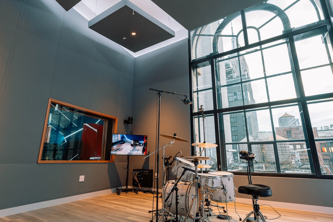 Rooms feature 20-foot ceilings and views of the Empire State Building.