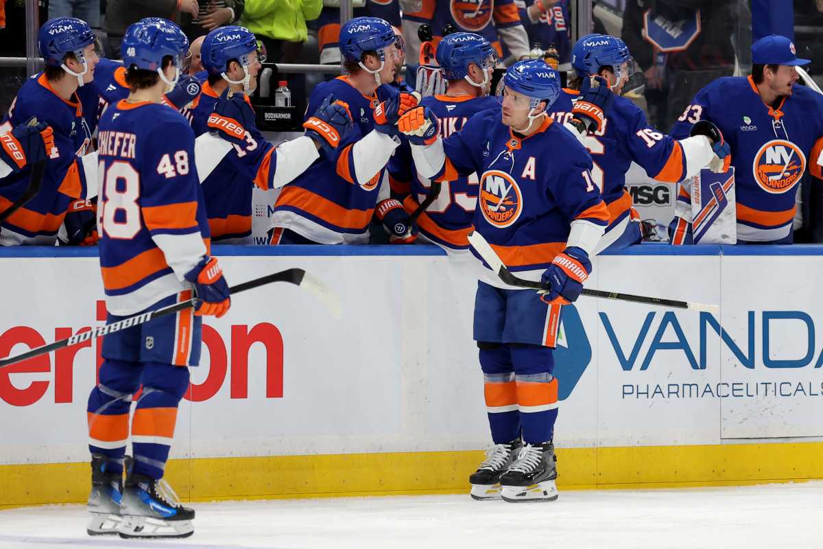 Islanders get back into playoff spot, hold off red-hot Blue Jackets 1-0