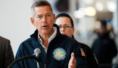 WATCH: Duffy and FAA chief hold news briefing on deadly collision at LaGuardia Airport