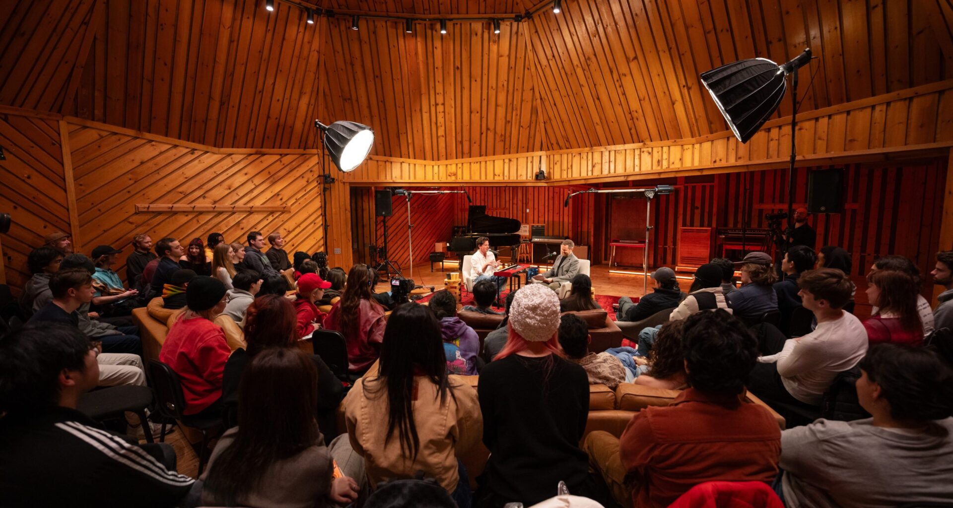 📸 Battman Photographs NYC + 🗞️ HK This Week