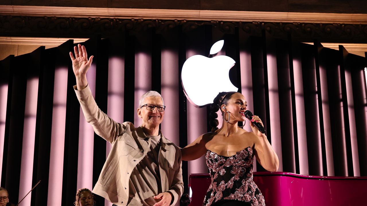At Apple's NYC Anniversary Event, Neo Buzz, iPod Nostalgia, and Alicia Keys