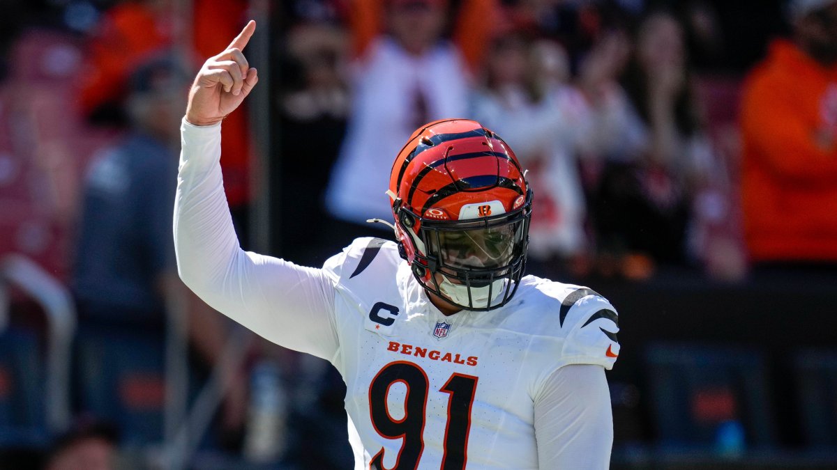 Ravens sign Trey Hendrickson after nixing Maxx Crosby trade – NBC New York