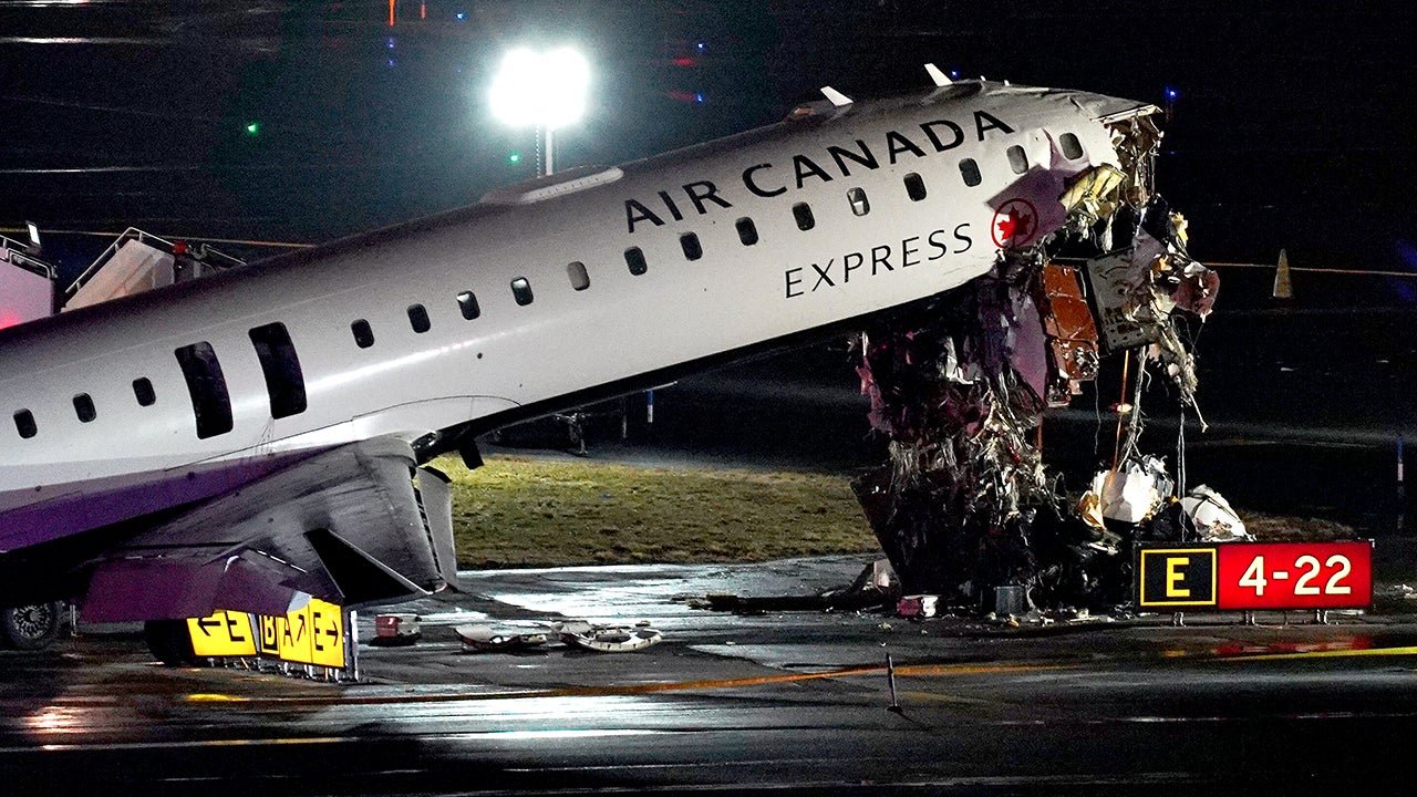 2 pilots killed after Air Canada jet hits fire truck, forcing airport closure