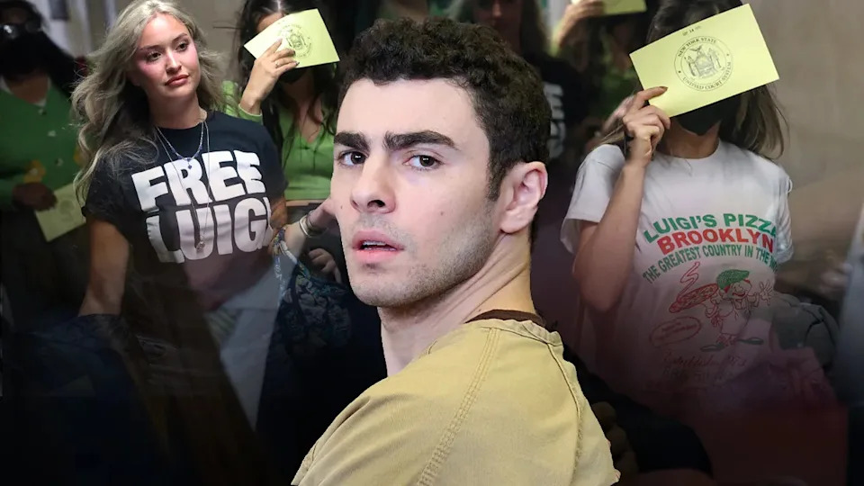 Luigi Mangione and his supporters at court behind him