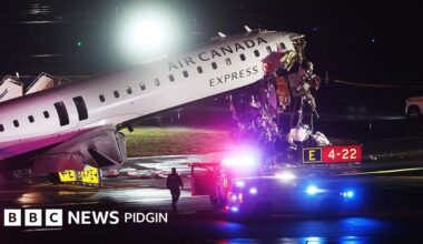 Airplane crash LaGuardia airport: Two pilots kpai and major New York airport close afta plane hit fire truck
