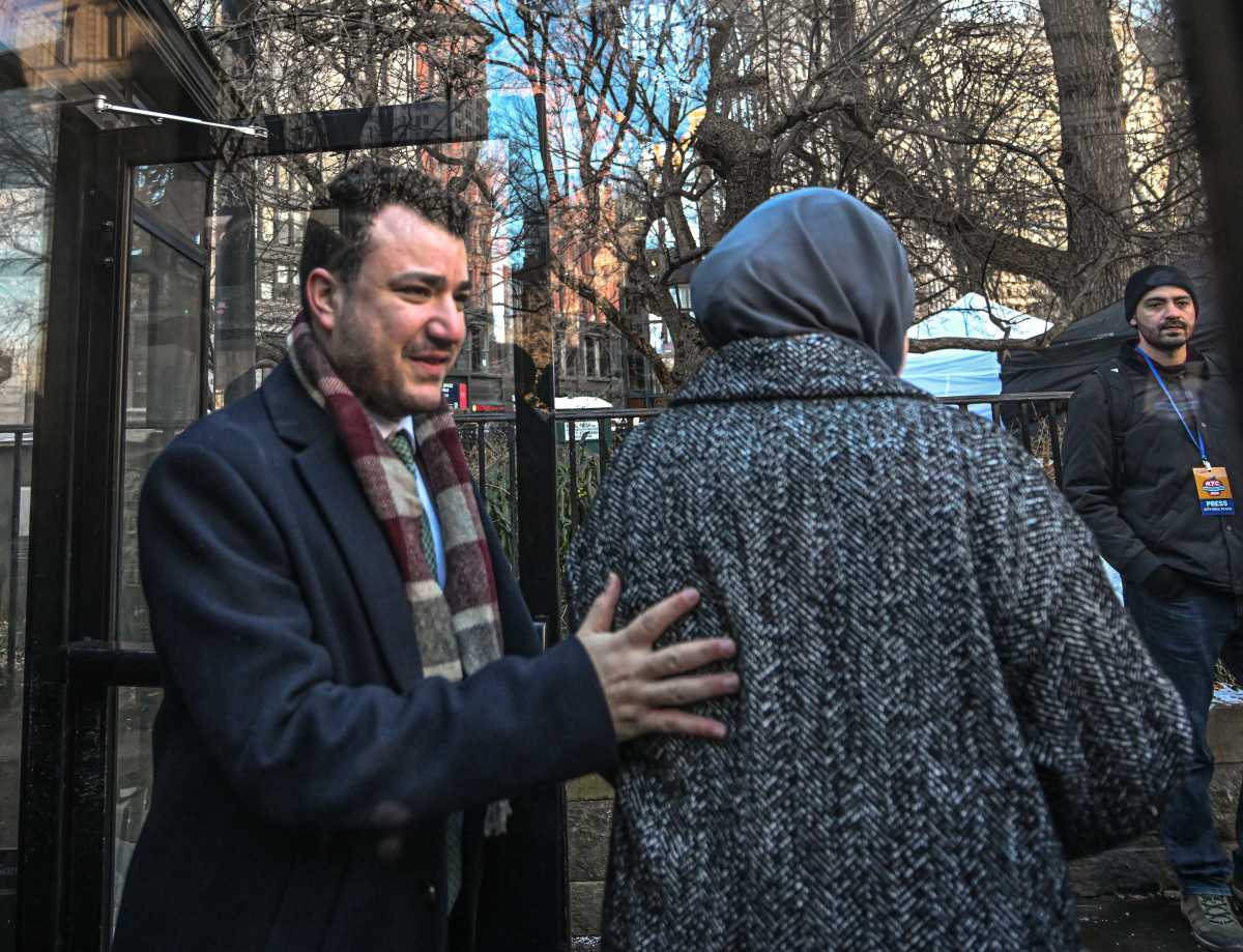 Mamdani hosts pro-Palestinian activist Mahoud Khalil for dinner; no invite to NYPD officers who thwarted terror attack