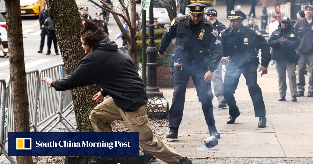 Device thrown near New York anti-Islam protest was bomb: police