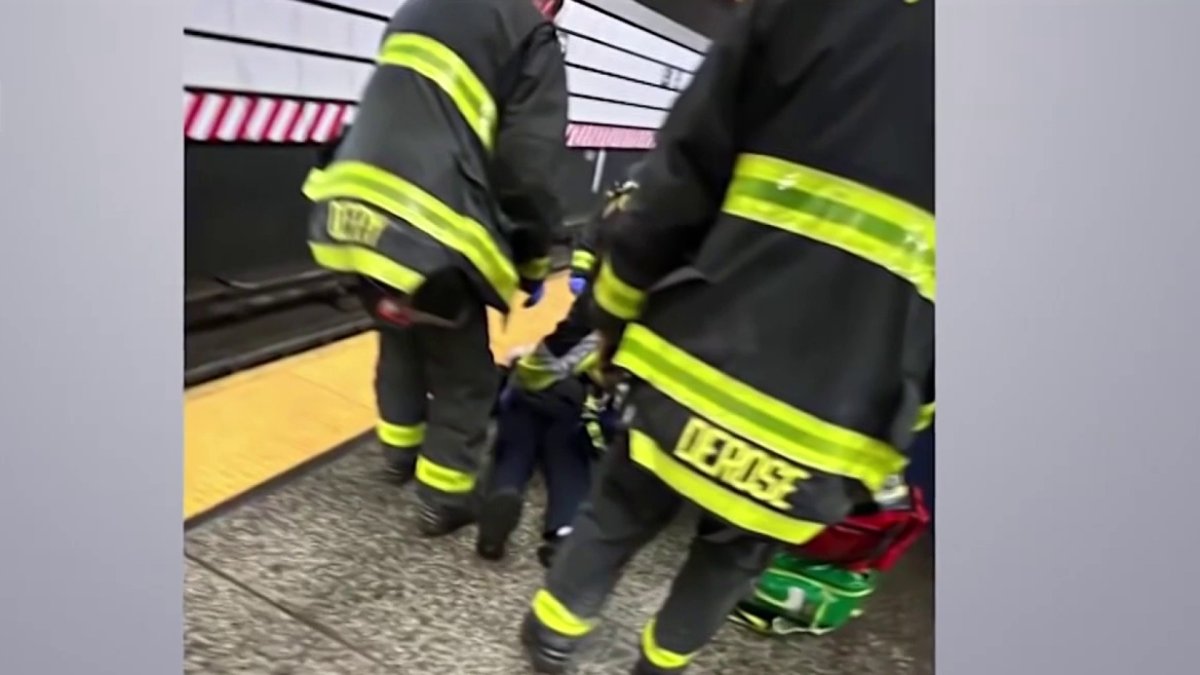 Man wanted for pushing two people onto subway tracks at Manhattan station, NYPD says – NBC New York
