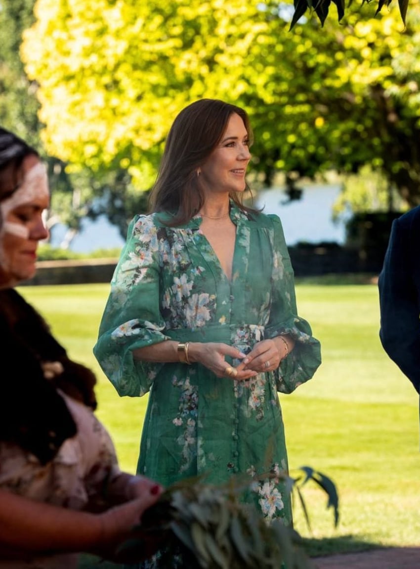The queen changed outfits once again, choosing a dress already familiar to royal-style watchers, the Everley model by Australian label Zimmermann.