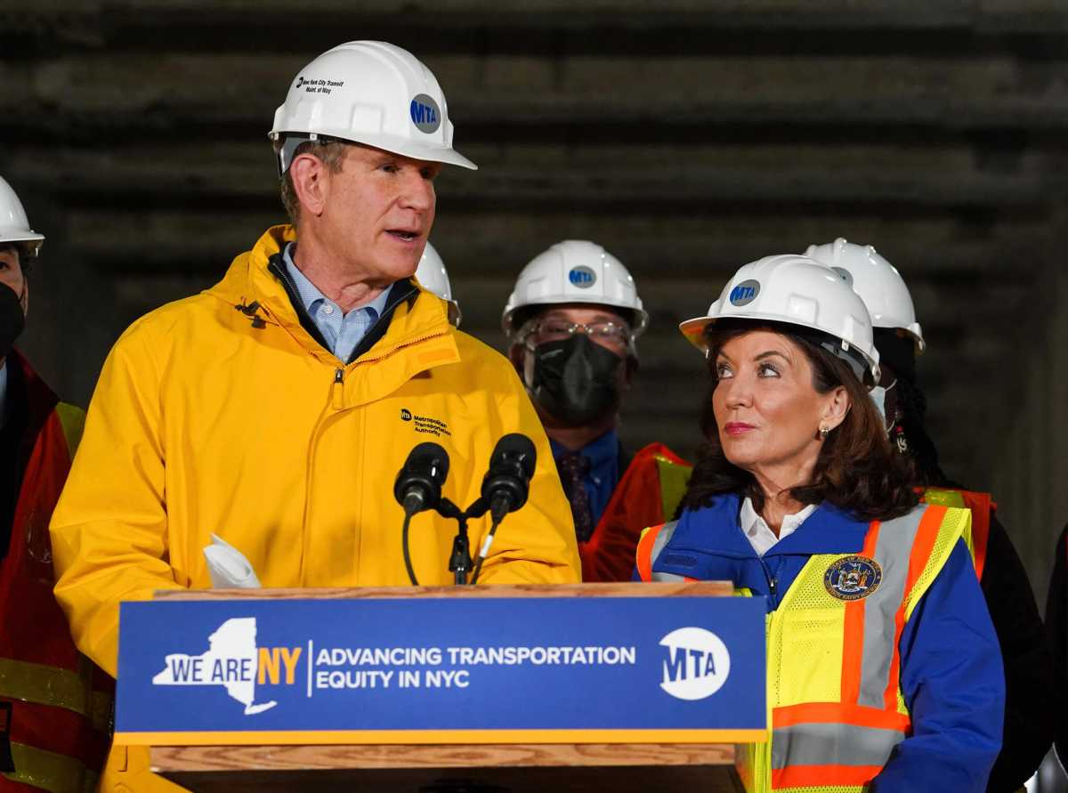 Governor Hochul and MTA Chair Janno Lieber in the Second Avenue Subway tunnel in November 2021.