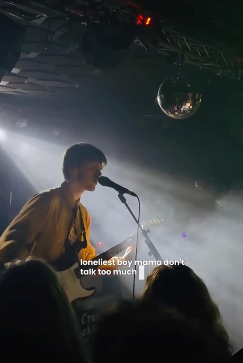 The lyrics of “Loneliest Boy” have not gone unnoticed. Fans have interpreted the song as addressing Brooklyn directly. 