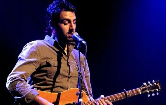 Ari Hest Returns to Lizzie Rose Music Room on March 26th