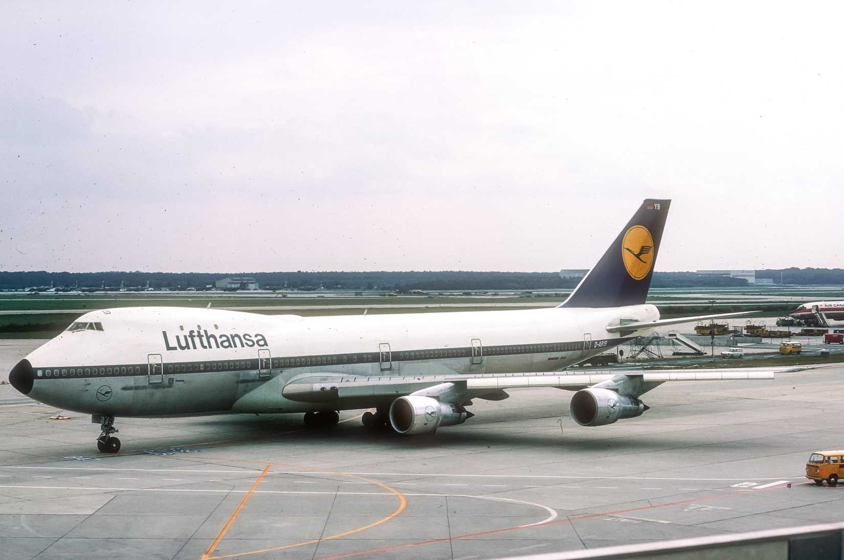 Lufthansa 747-100