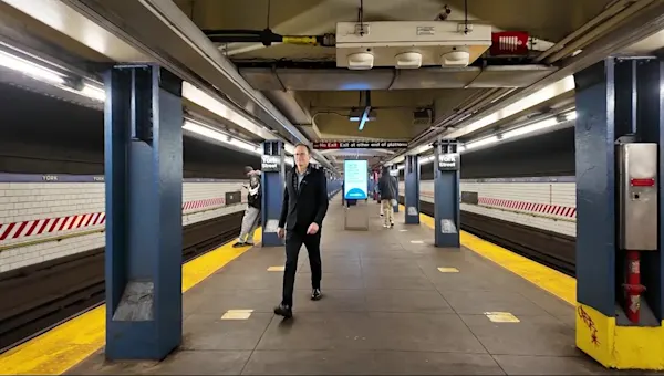News 12 | Brooklyn | 'This is ridiculous.' Commuters frustrated over York Street Subway Station's layout