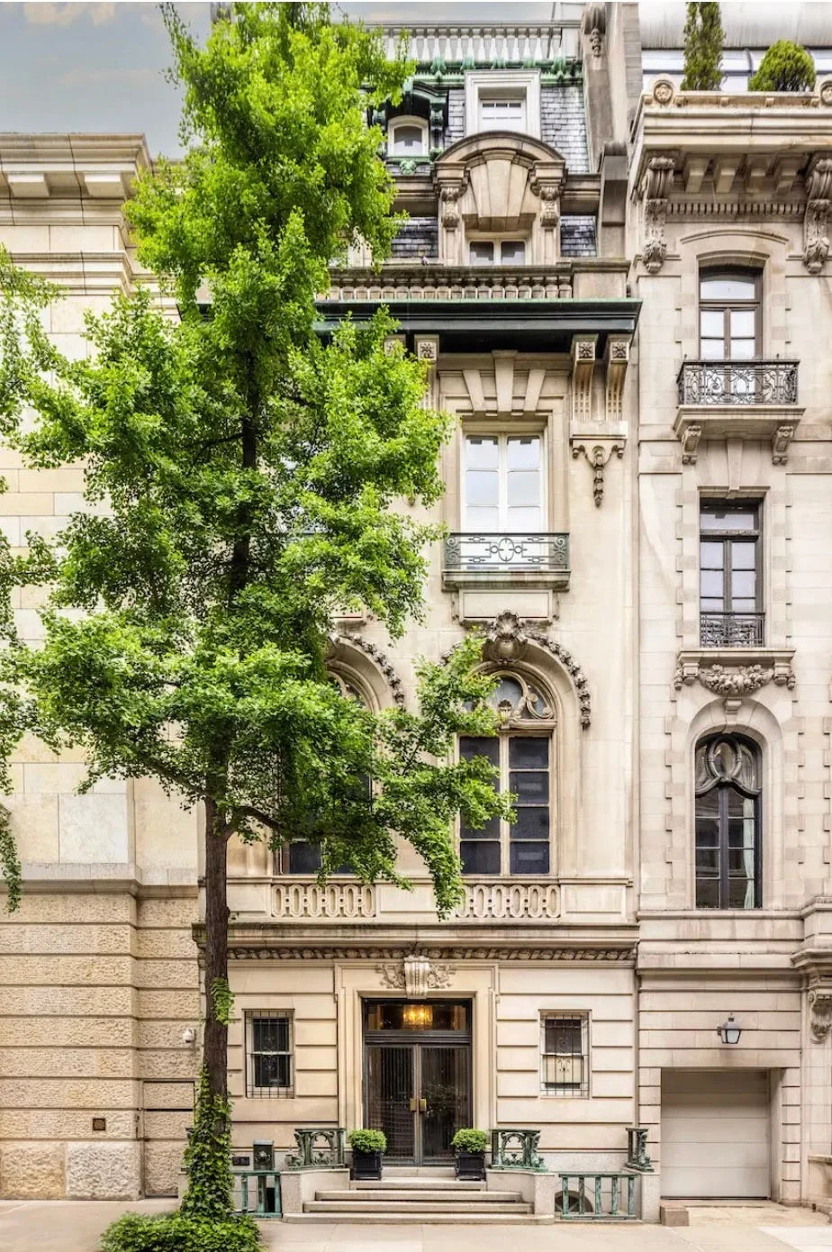 The limestone facade of the House of Cassini, a 1901 Gilded Age mansion on Manhattan's Upper East Side.