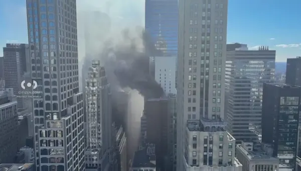News 12 | Brooklyn | Fire on a roof in Midtown fills the sky with smoke during St. Patricks Day parade
