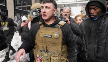 Police investigating after device thrown at anti-Islam protest in New York City | Region