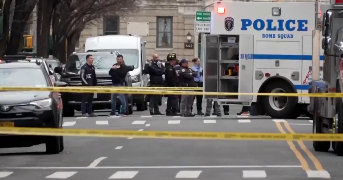 Men who brought explosives to NYC protest cited Islamic State as inspiration, complaint says | Associated Press