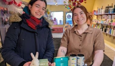 Queen's student completes paper clip mission to get Frontenacs jersey