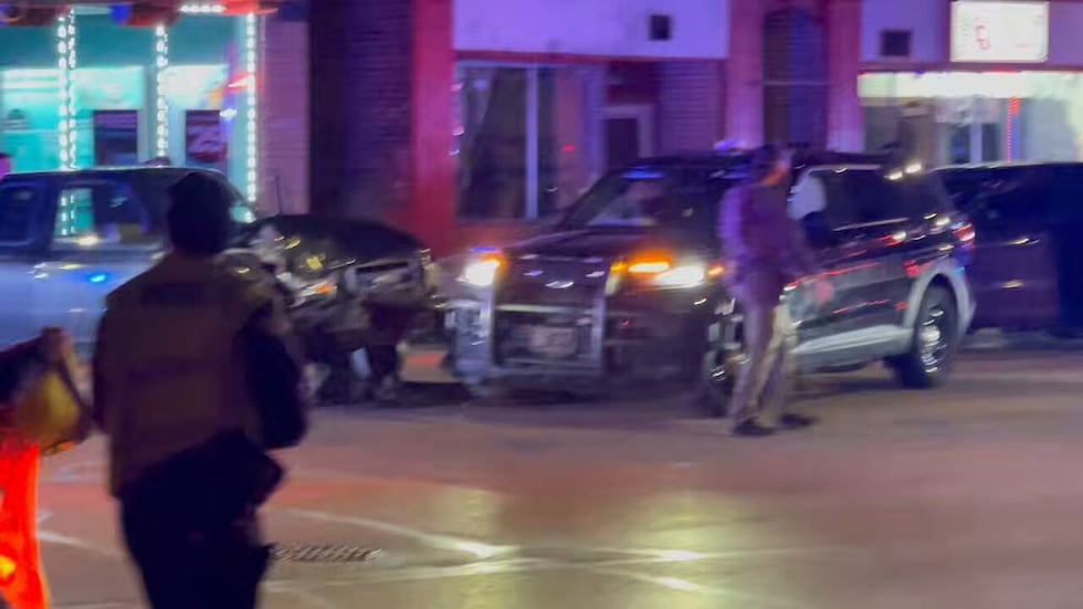 2 Cuyahoga County Sheriff’s deputies injured after crash with stolen car