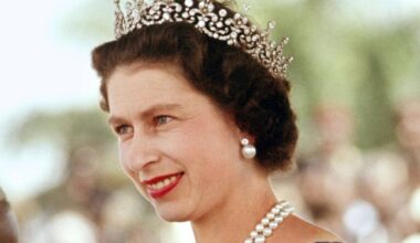 Queen Elizabeth's strict rules about pockets she enforced with staff