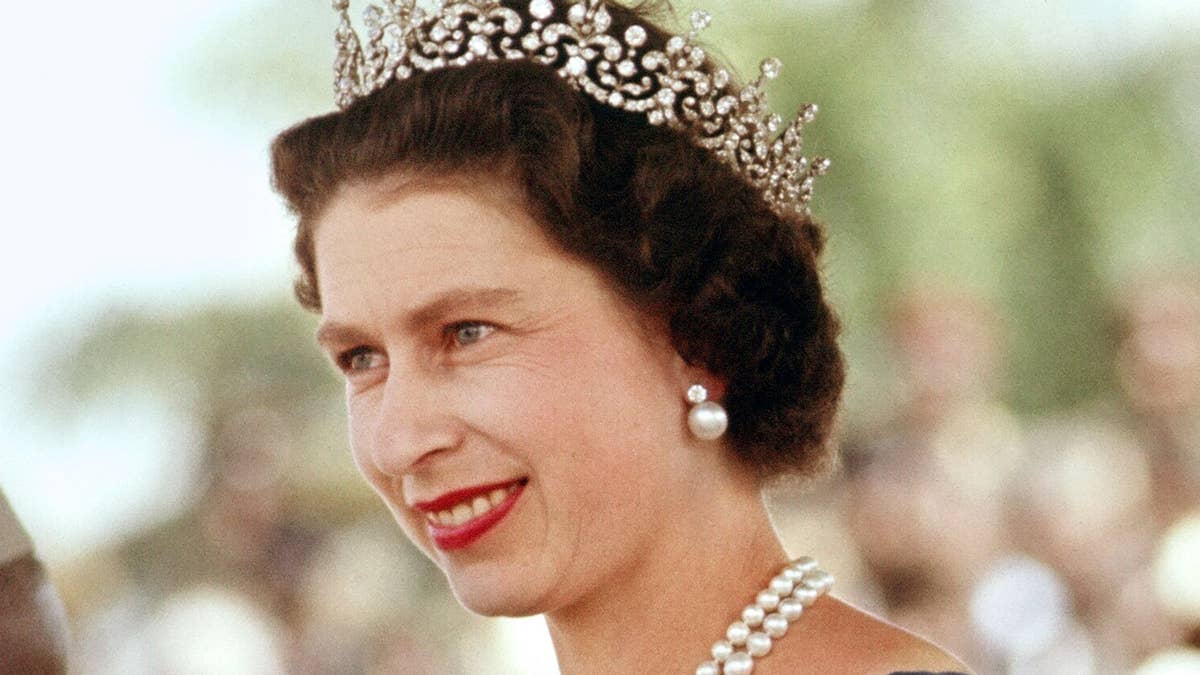 Queen Elizabeth's strict rules about pockets she enforced with staff