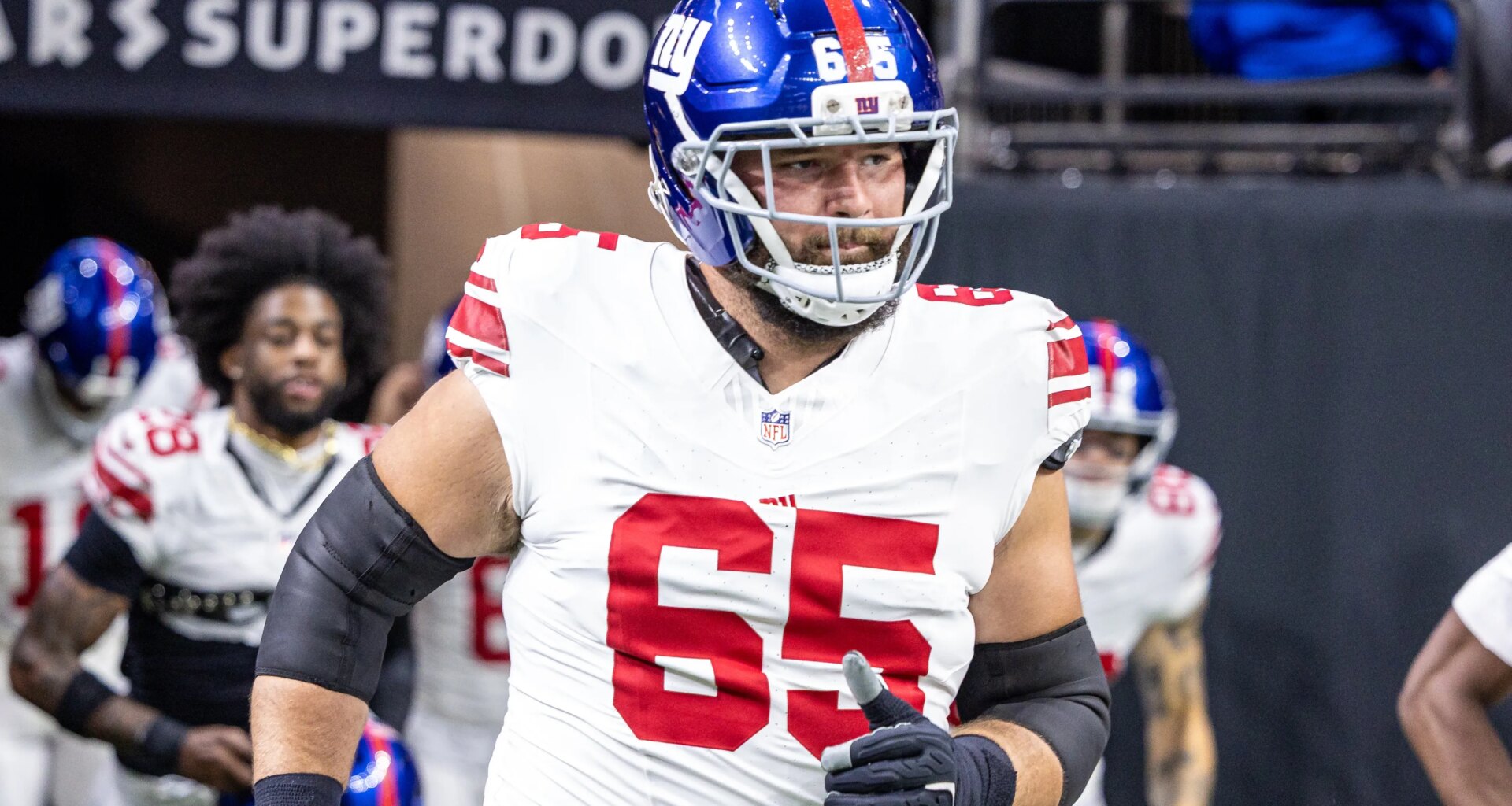 Titans agree to terms with ex-New York Giants OL Austin Schlottmann
