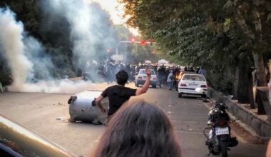 Iranian protestors on the Keshavrz Boulvard in Tehran, September 2022. CC BY-SA 4.0. https://creativecommons.org/licenses/by-sa/4.0, via Wikimedia Commons. Photo: Darafsh.