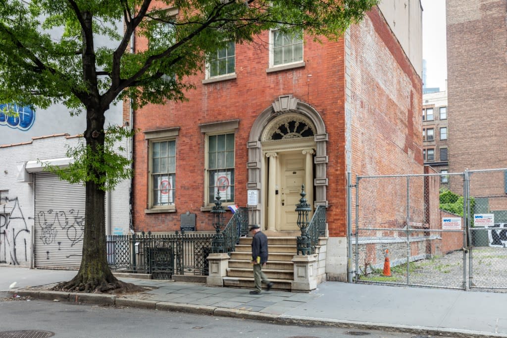 The one-story garage that sits next to the Merchant’s House Museum may be turned into a nine-story building. Max Touhey | <a href="http://www.metouhey.com" rel="nofollow noopener" target="_blank" data-ylk="slk:http://www.metouhey.com;elm:context_link;itc:0;sec:content-canvas" class="link rapid-noclick-resp">http://www.metouhey.com</a>