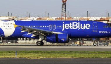 FAA briefly grounds all JetBlue flights after request from airline