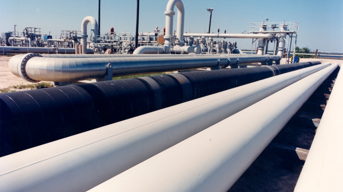 As oil tops $100 a barrel, Schumer demands Trump tap Strategic Petroleum Reserve – NBC New York