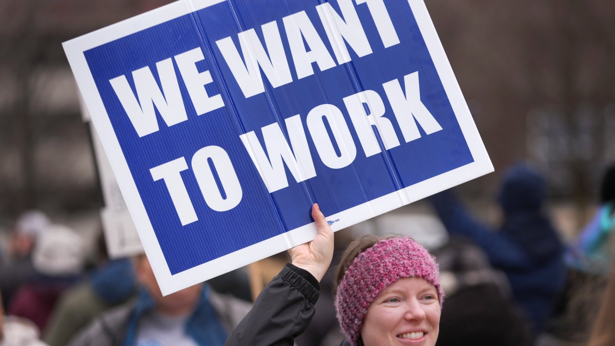 Employers cut 92K jobs last month, unemployment rate rises to 4.4% – NBC New York