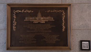After a 3-year delay, a plaque honoring Jan. 6 officers is installed – NBC New York