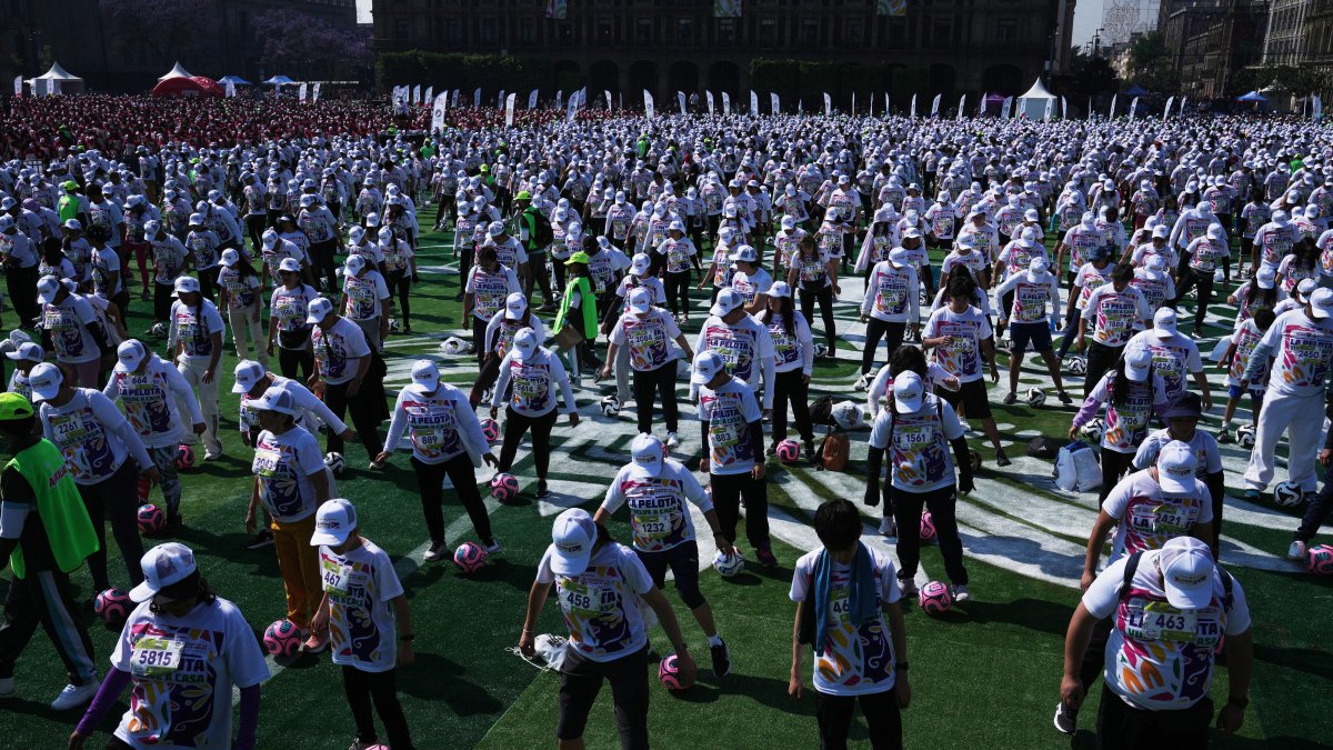 Mexico City sets the world record for the largest soccer class – NBC New York