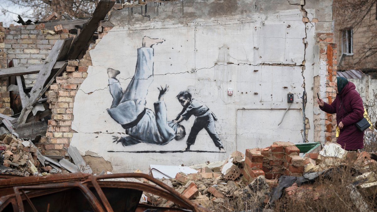 The media may have unmasked Banksy — again – NBC New York