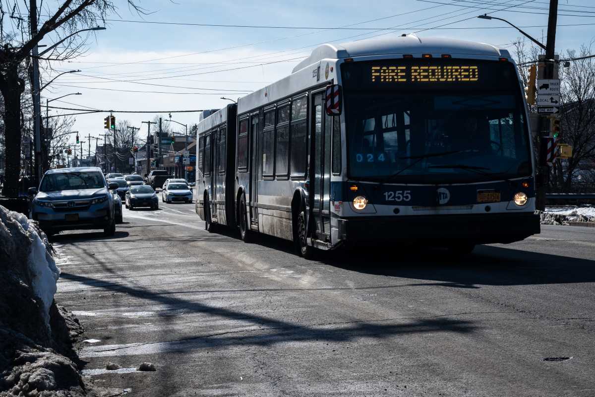 OUR FORGOTTEN BOROUGH | How do Bronx commuters grin and bear slow cross-borough travel? – Bronx Times