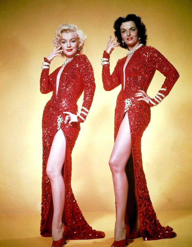 Marilyn Monroe and Jane Russell in "Gentlemen Prefer Blondes," 1953. Director: Howard Hawks. (cineclassico / Alamy Stock Photo)
