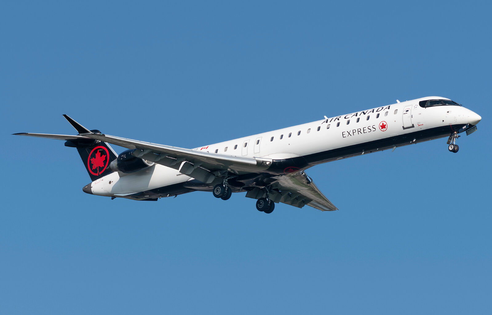 Air Canada Express CRJ-900 C-GNJZ