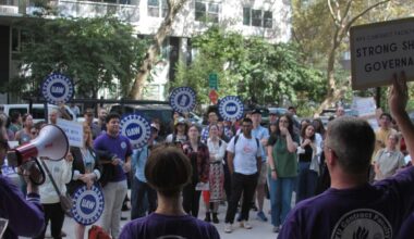 Students, alumni back faculty strike if labor deal isn’t reached by Monday
