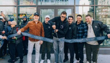 Tom Brady brings CardVault to Brooklyn, greets fans at new Flatbush Avenue shop • Brooklyn Paper