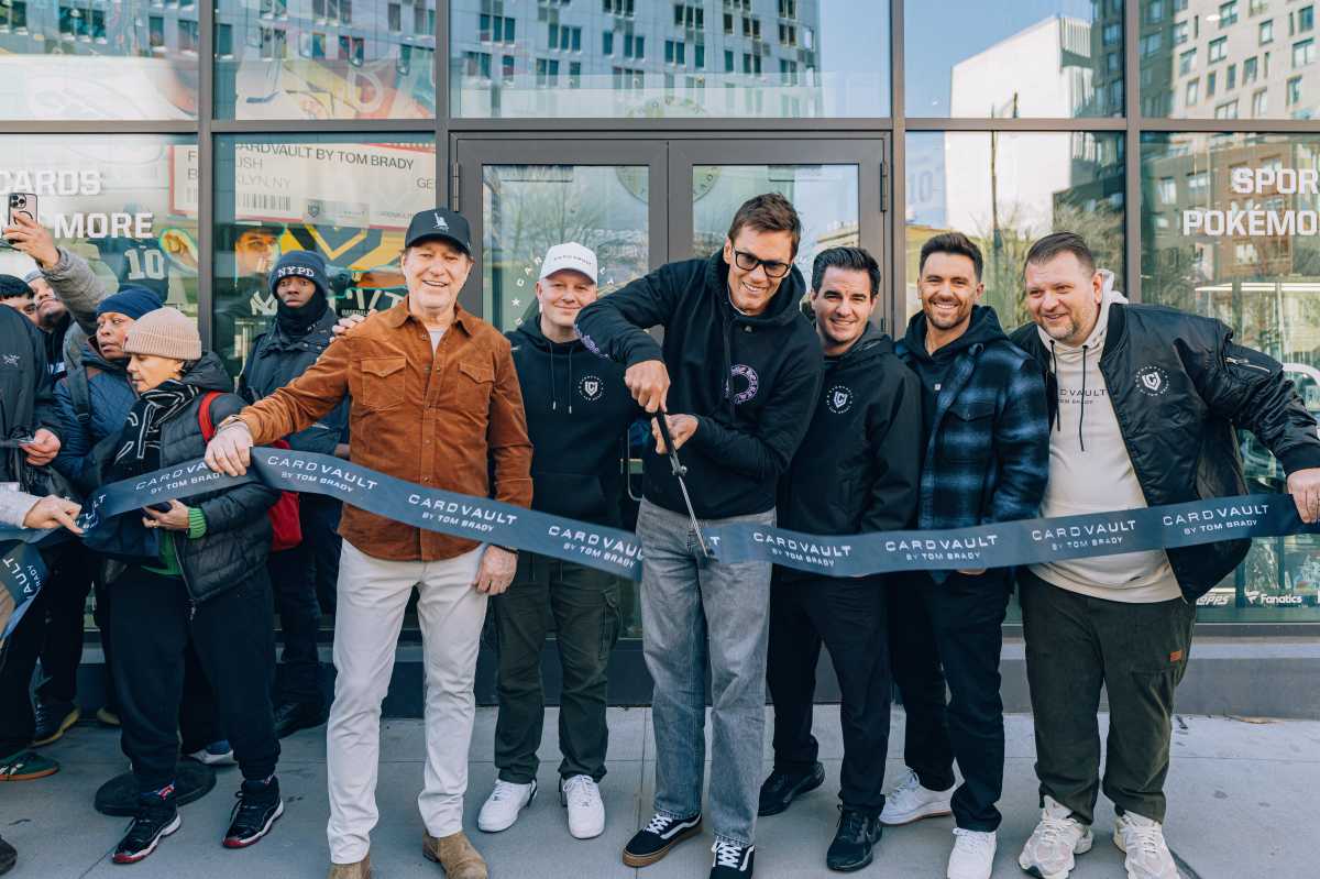 Tom Brady brings CardVault to Brooklyn, greets fans at new Flatbush Avenue shop • Brooklyn Paper