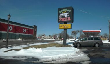 Brooklyn Park Godfather's Pizza to Close Sunday as Owner Retires