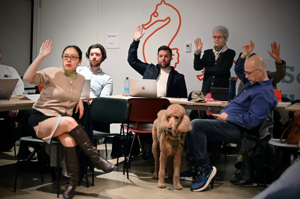 MCB4 votes to move discussion outdoor dining back to committee.