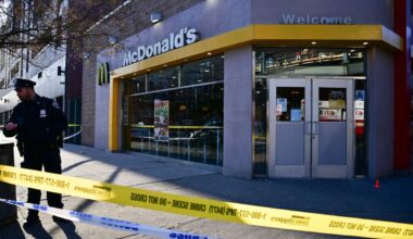 Two teen girls shot outside Coney Island McDonald’s, police hunt fleeing gunman • Brooklyn Paper