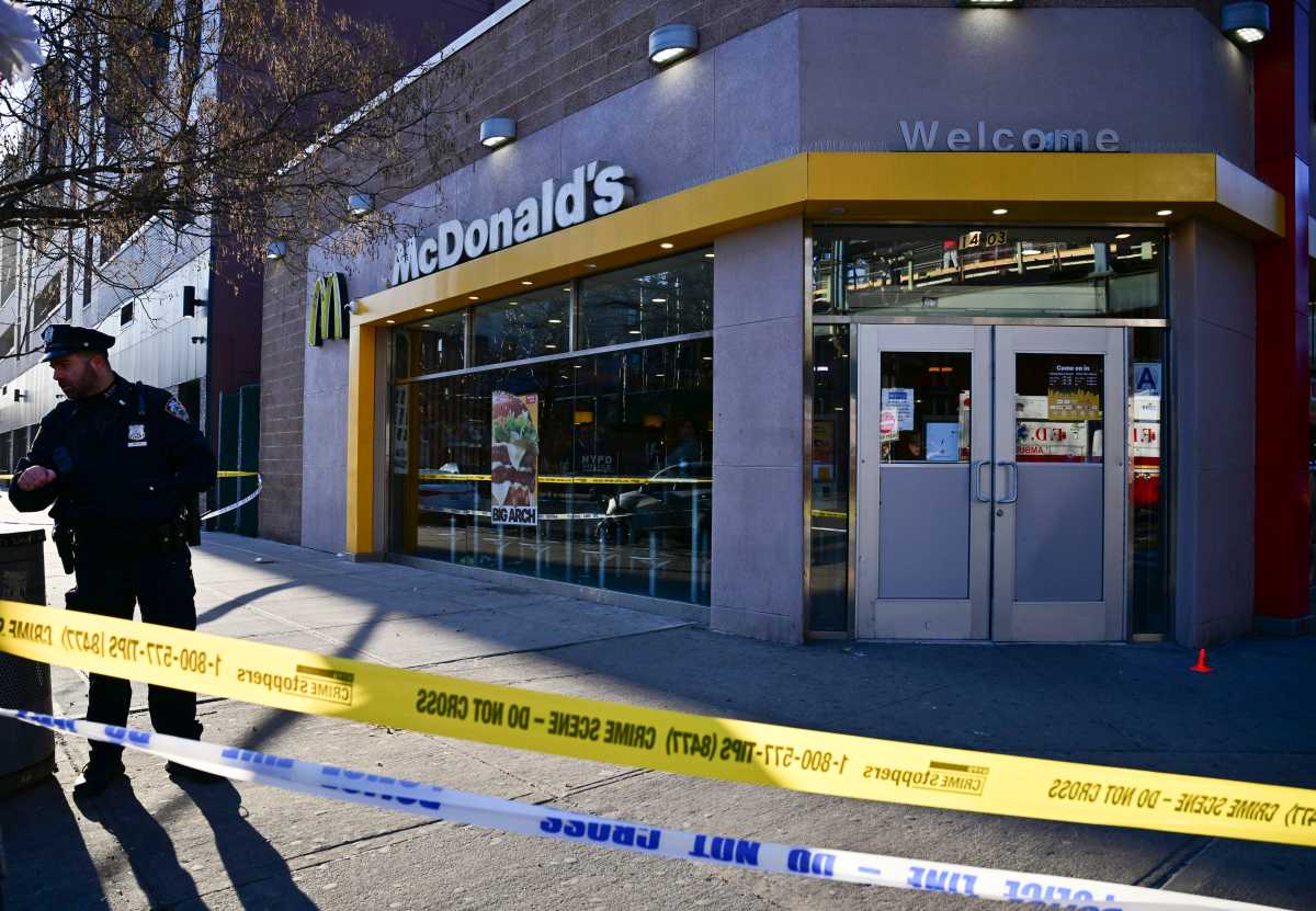 Two teen girls shot outside Coney Island McDonald’s, police hunt fleeing gunman • Brooklyn Paper