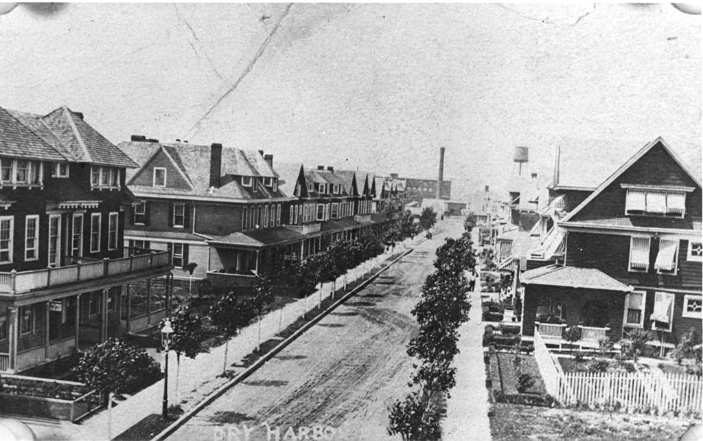 Middle Villagers know Dry Harbor Road very well, but in the early 20th Century, it extended further south into Glendale. The Glendale portion of Dry Harbor Road, as pictured in this undated image, is now 81st Street.