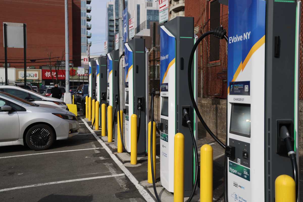 Flushing to receive first of 10 new public electric vehicle charging stations in NYC – QNS