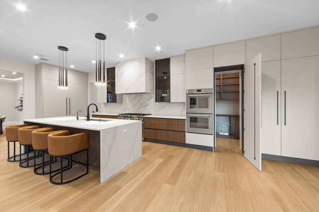 Record sale in Englewood Cliffs