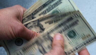 New York state law requires stores to accept cash payments