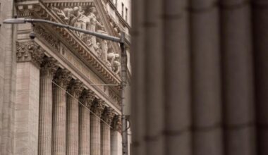 Wall Street points toward gains as oil prices soar